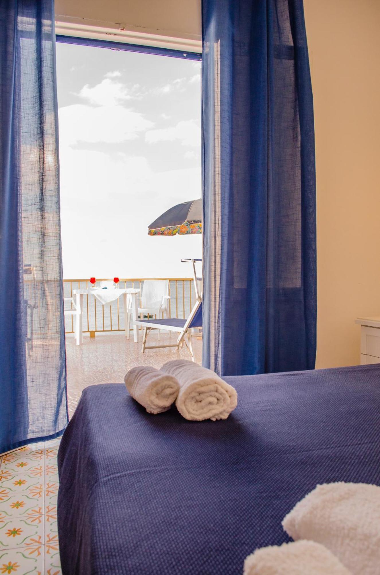 Hotel Regina Del Mare Barano dʼIschia Habitación foto