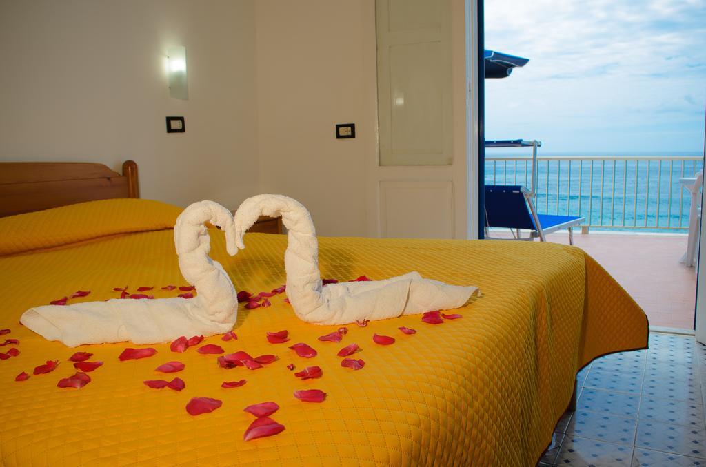Hotel Regina Del Mare Barano dʼIschia Habitación foto